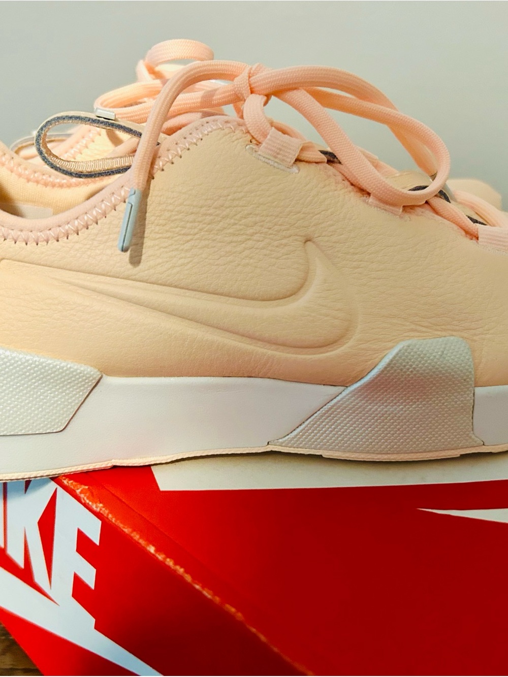 Nike Size 9 Women’s Light Pink Peach-Tone Leather Lace-Up Sneakers